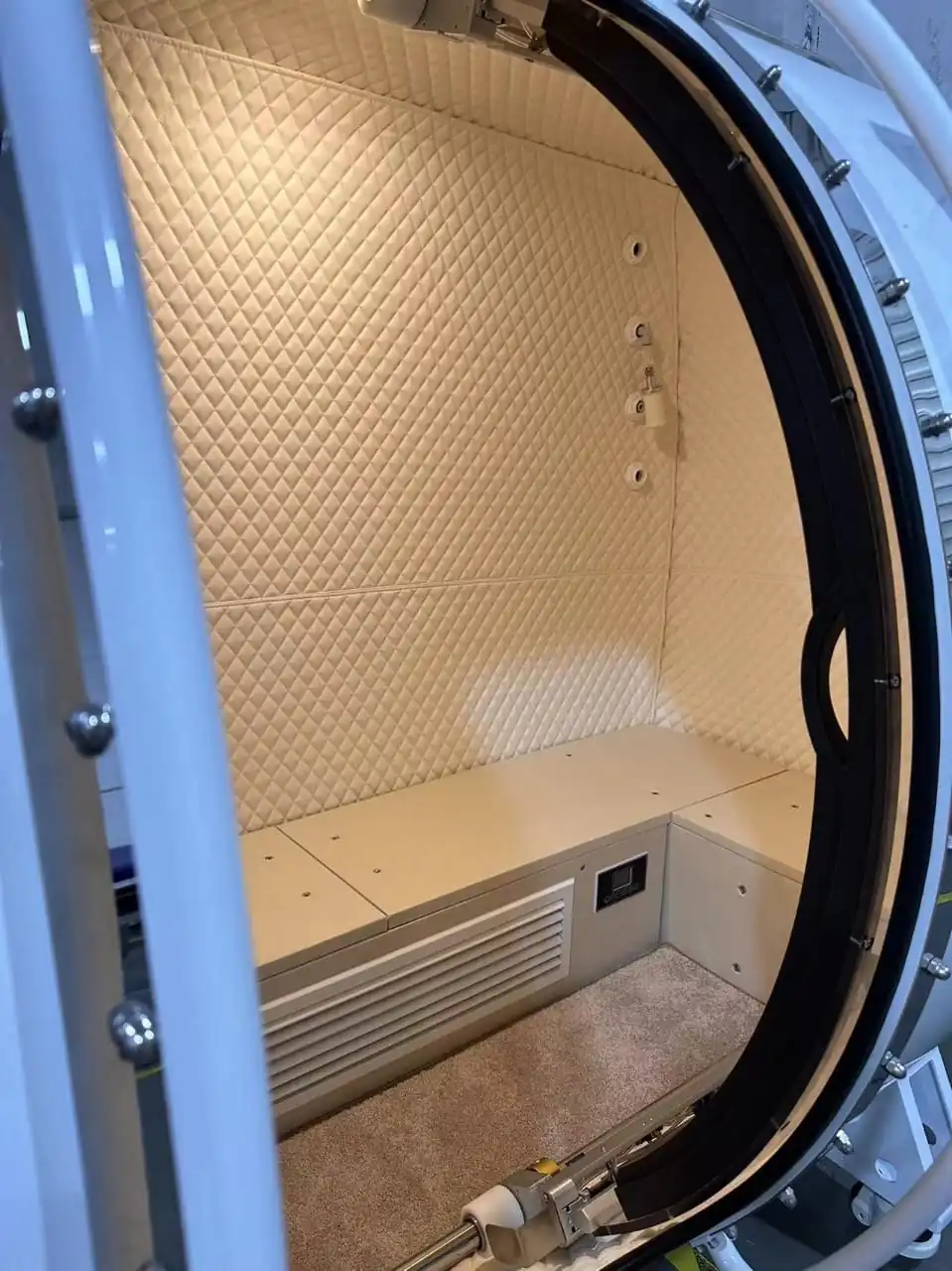 44D 2.0 ATA: Multiplace Walk-In Hyperbaric Oxygen Chamber